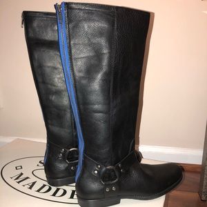 Steve Madden black boots with accent blue zipper